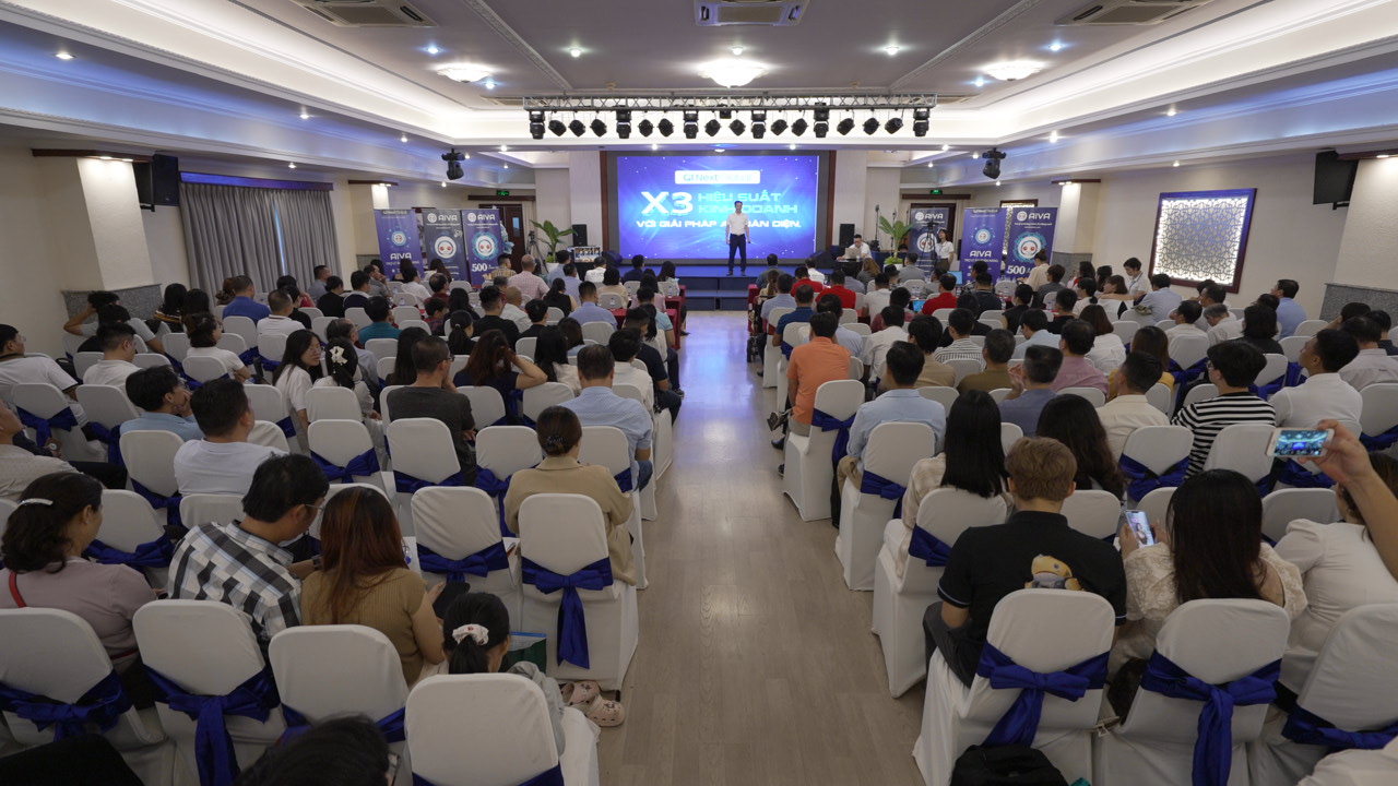 Toàn cảnh hội trường một chương trình đào tạo với đông người tham dự