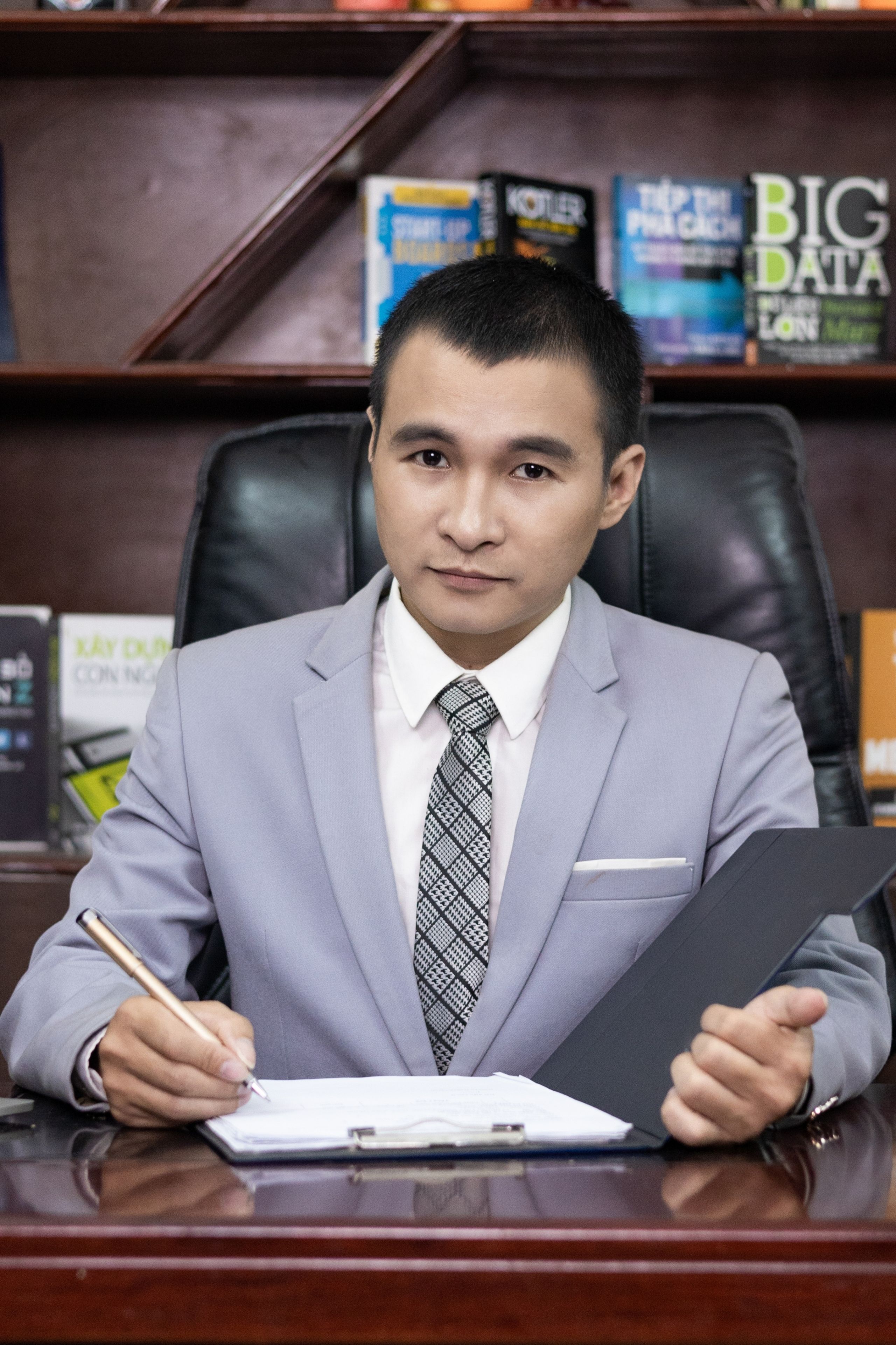 Chân dung Hồ Đức Dũng