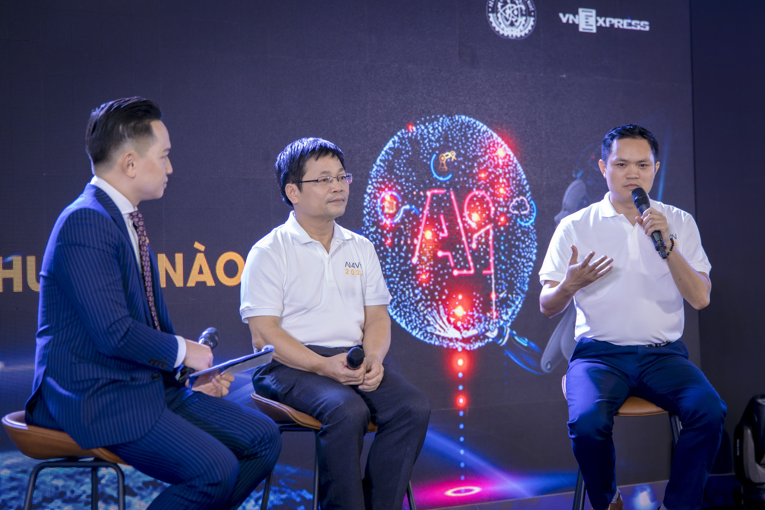 Phiên thảo luận nhiều diễn giả tại sự kiện AI4VN